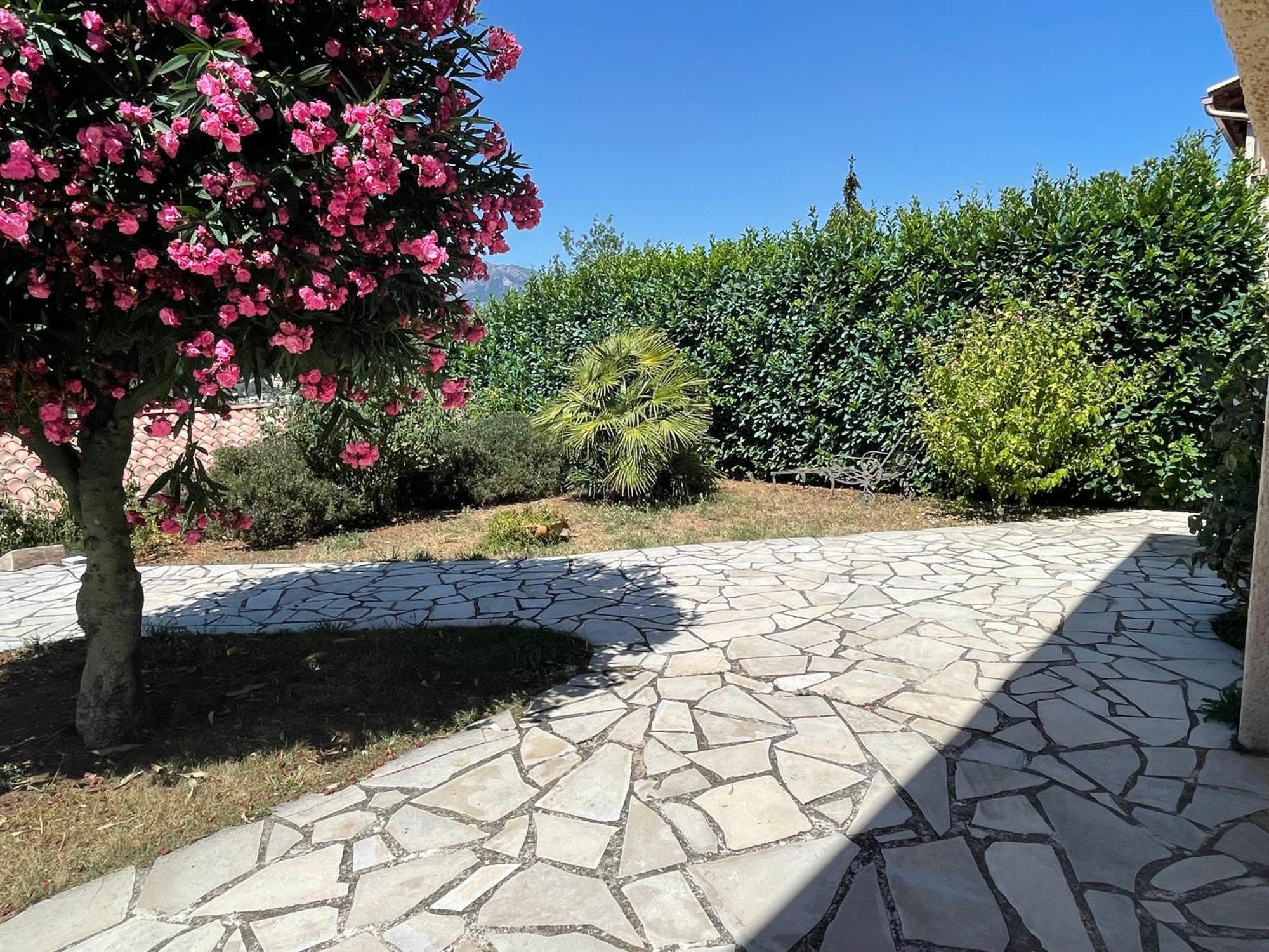Rez De Jardin, Entre Mer Et Montagne Levens ภายนอก รูปภาพ